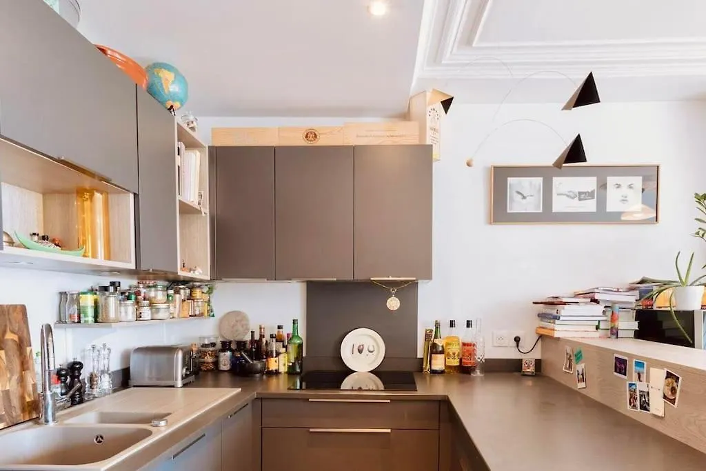 Delight In Montmartre - A True Parisian Apartment 0*, Paris France