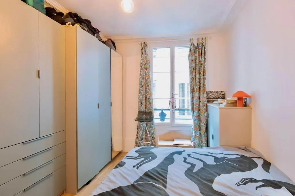 Delight In Montmartre - A True Parisian Apartment 0*, Paris