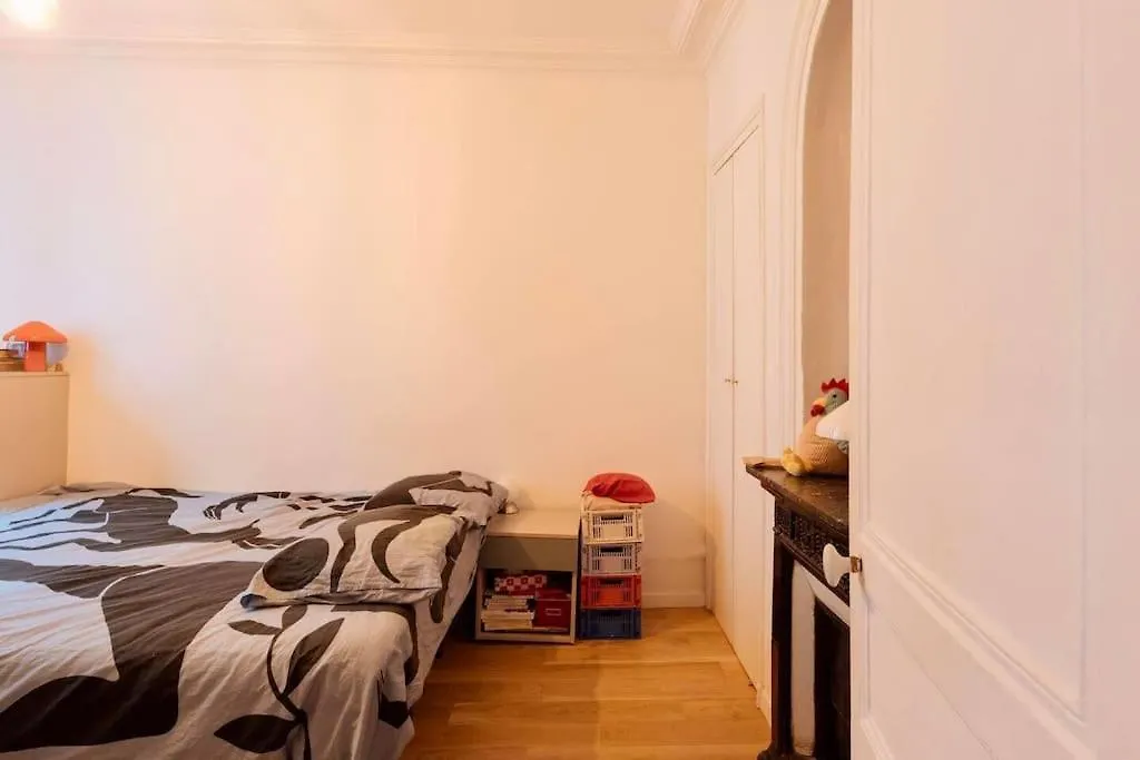 Delight In Montmartre - A True Parisian Apartment 0*, Paris France