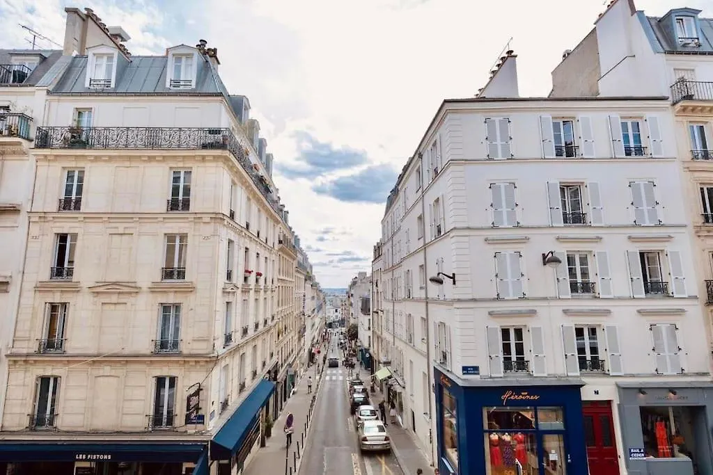 Delight In Montmartre - A True Parisian Apartment Francie