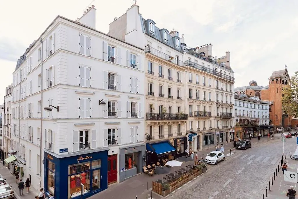 Delight In Montmartre - A True Parisian Apartment  Paříž